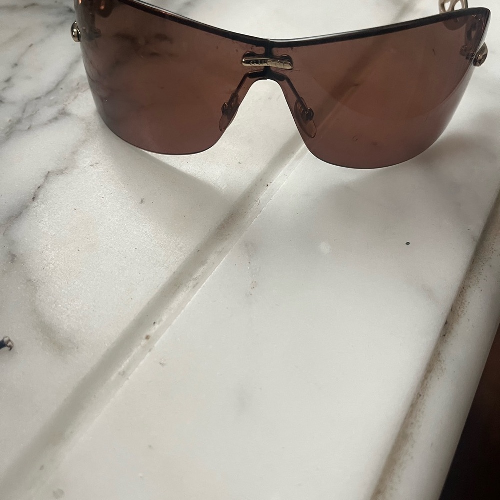 Authentic GUCCI  sunglasses with case - Picture 5 of 6